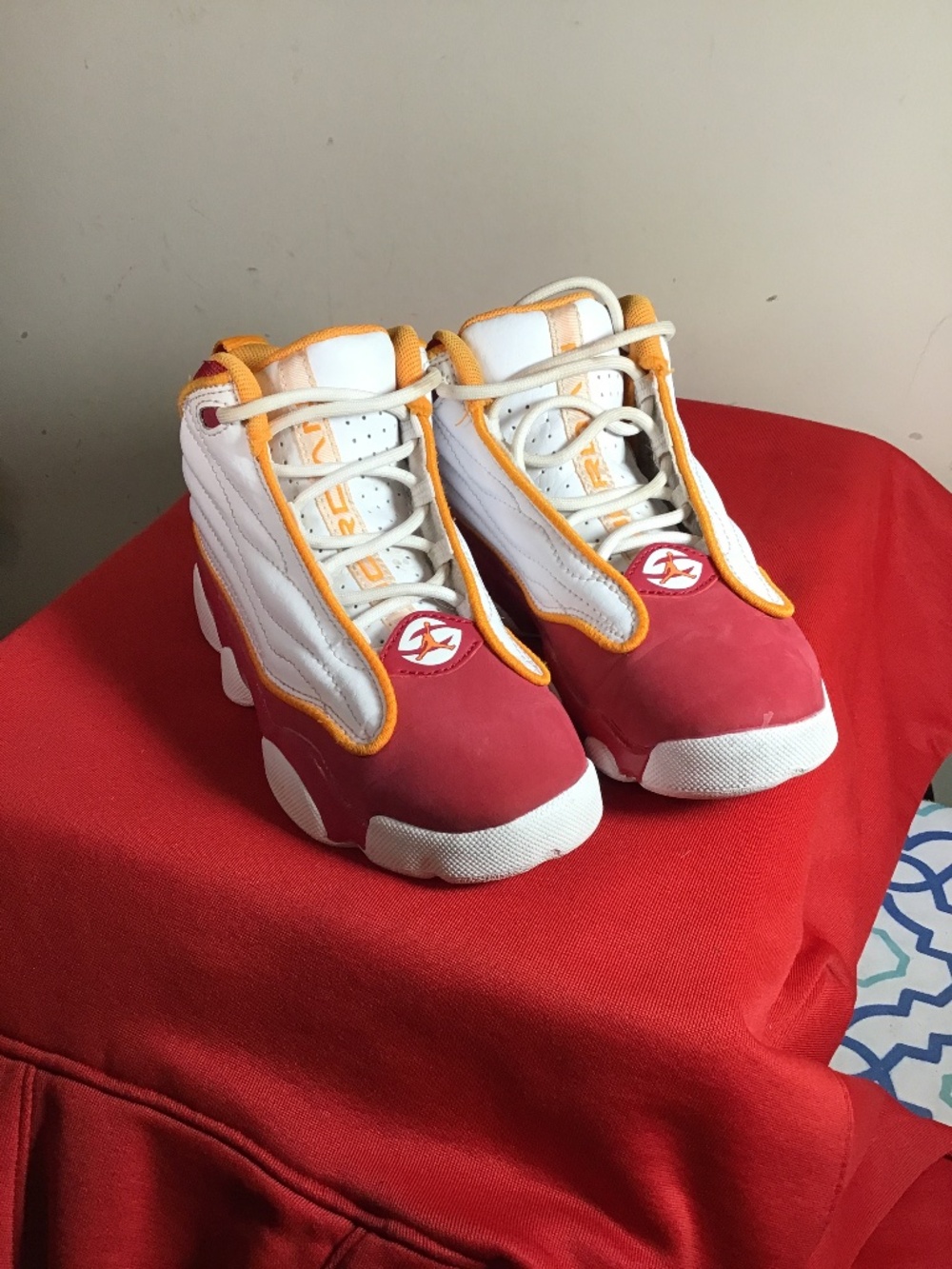 🔥Jordan’s kid size 12C, good condition, shoestring needs cleaning or replaced❤️